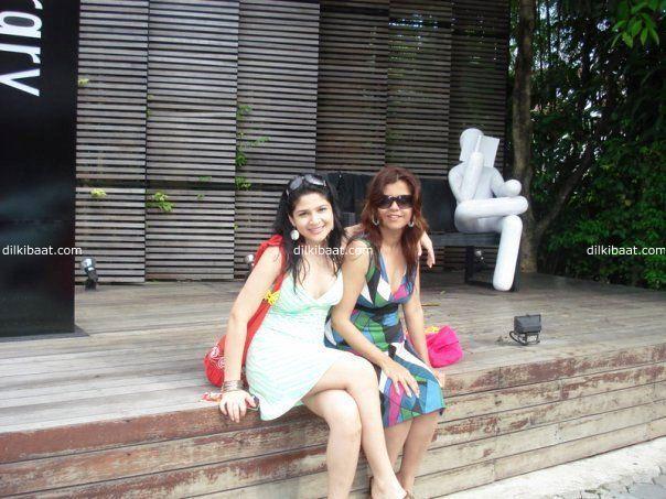 Exclusive Pictures Ayesha Omar And Maria Wasti On Vacations Pakistani Actress Maria Wasti